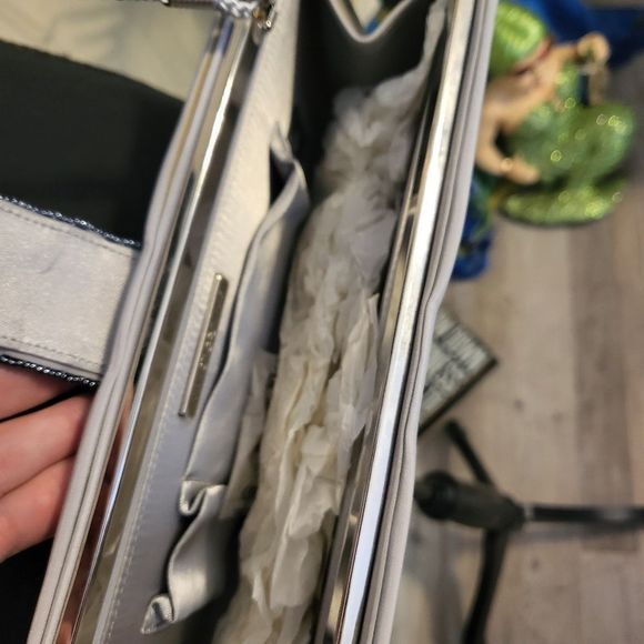 Preston AND YORK BEADED CLUTCH - Picture 4 of 4